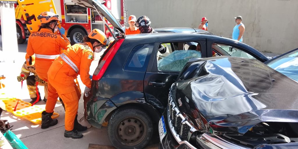 Acidente na Atalaia deixa três feridos em Aracaju