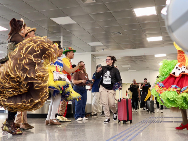 Governo de Sergipe recebe turistas com tradição junina no aeroporto de Aracaju