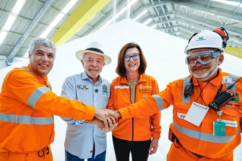 Petrobras anuncia R$ 72,5 bilhões em investimentos em Sergipe com Lula