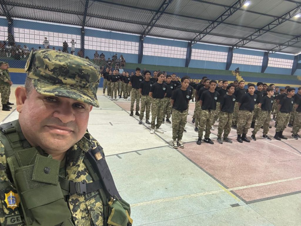 GVEB ministra palestra sobre civismo e patriotismo para crianças e jovens do Projeto Cívico Militar Mirim