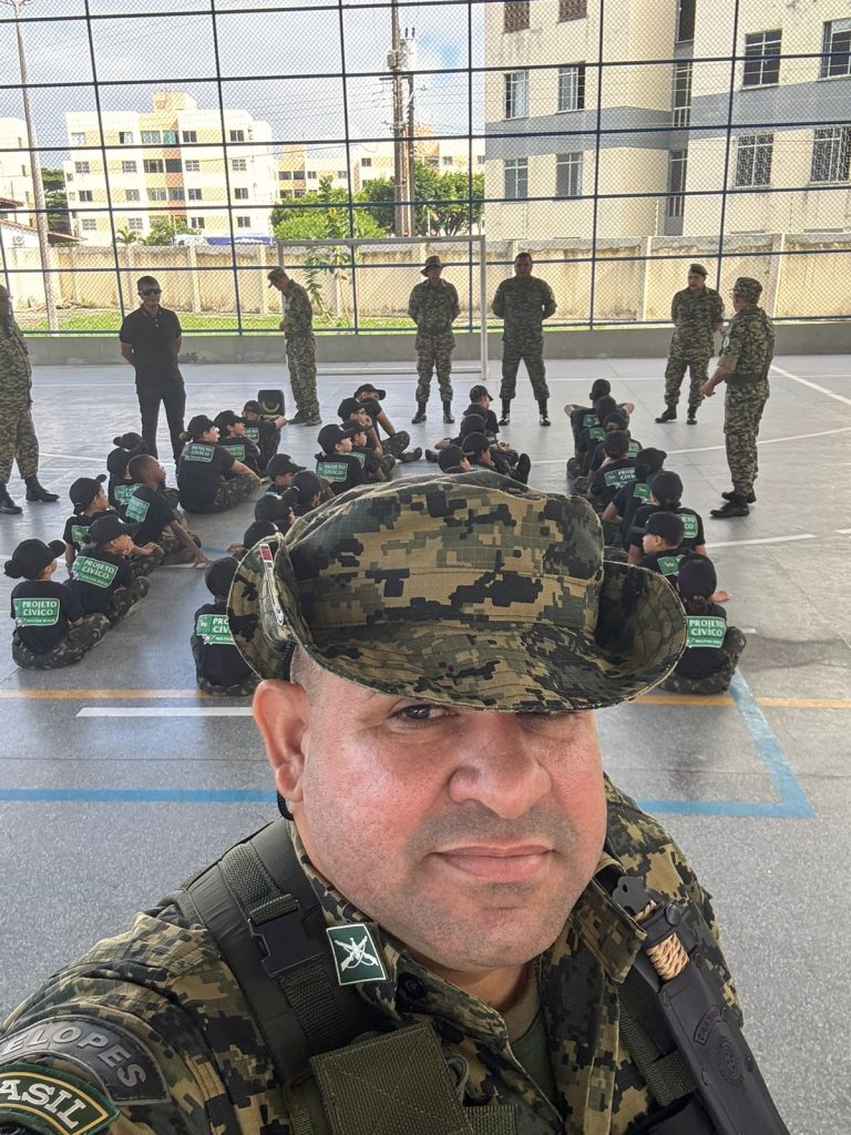 Veteranos do Exército promovem valores cívicos para crianças e adolescentes em Aracaju