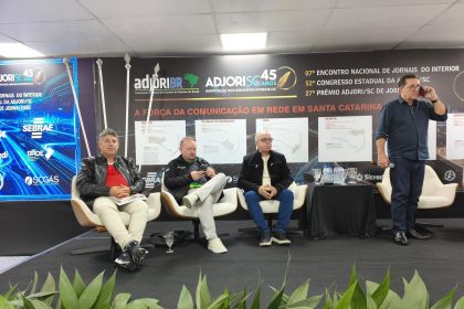 Jornalista Cláudio Vasconcelos representa a Adjori Sergipe na abertura do 52º Congresso Estadual da Adjori Santa Catarina