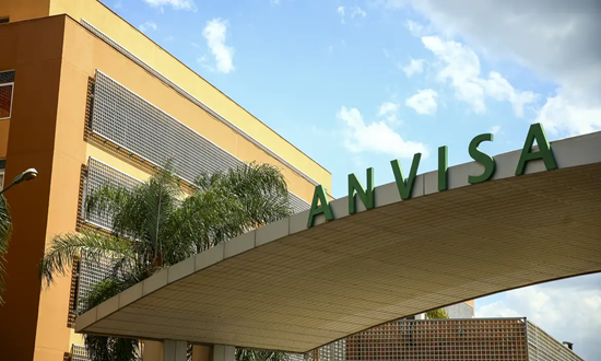 Anvisa suspende lotes de medicamentos para hipertensão e câncer de mama