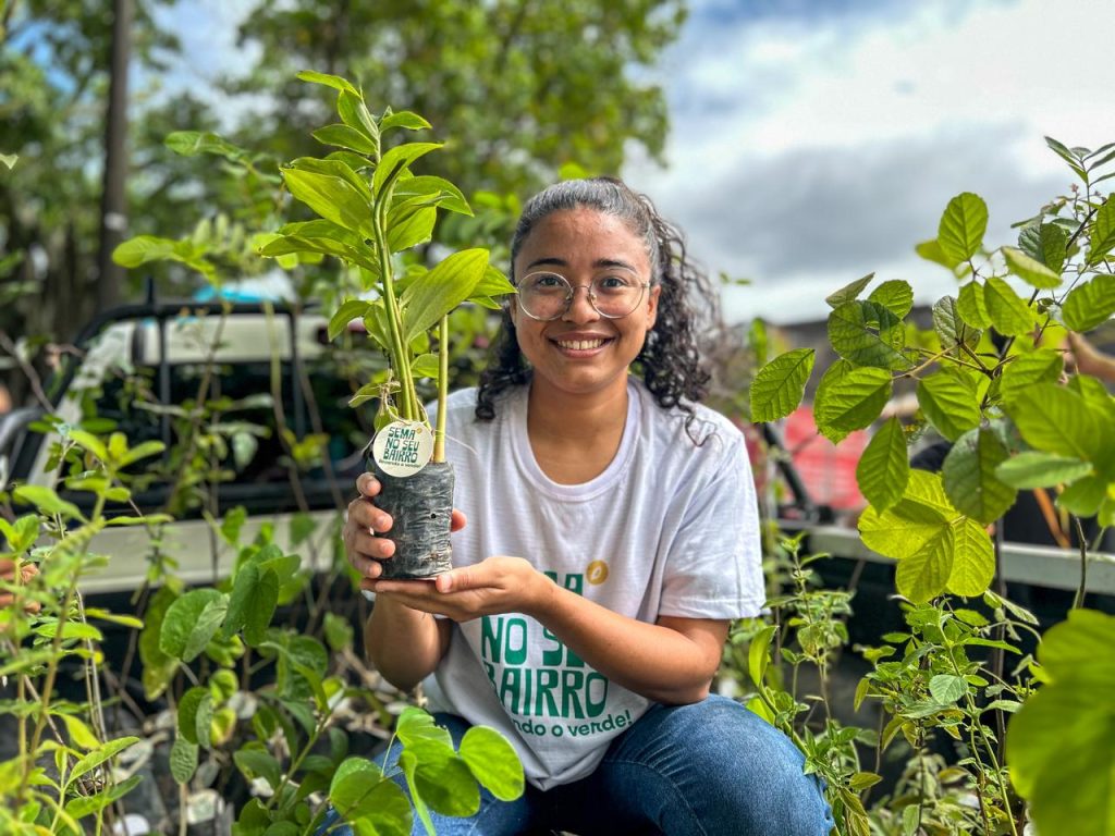 Aracaju planta e distribui mais de 2 mil mudas para arborização urbana