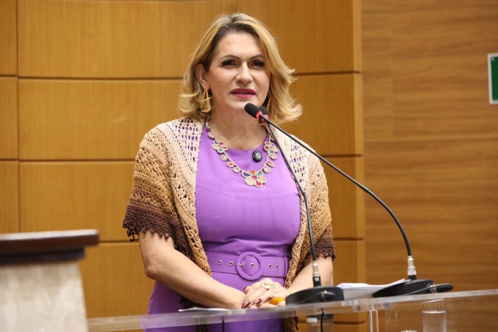 Deputada do PSOL cobra investimentos em saúde e educação em Sergipe