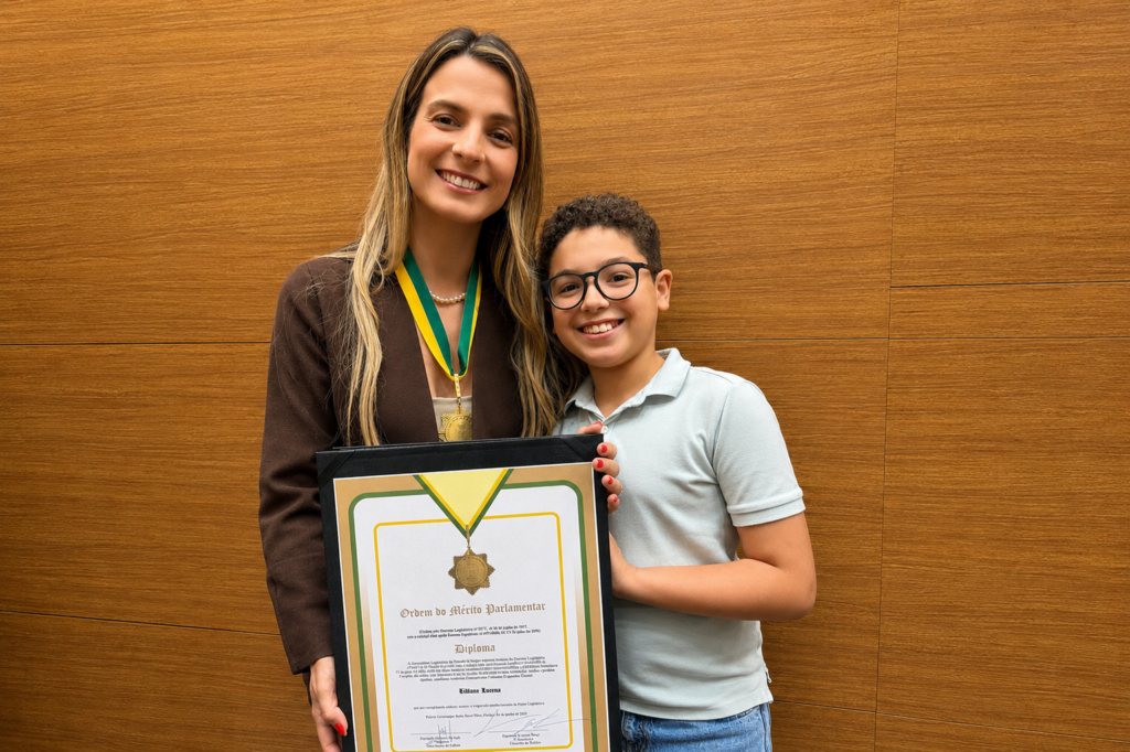 Deputada Lidiane Lucena recebe Medalha da Ordem do Mérito Parlamentar em SE