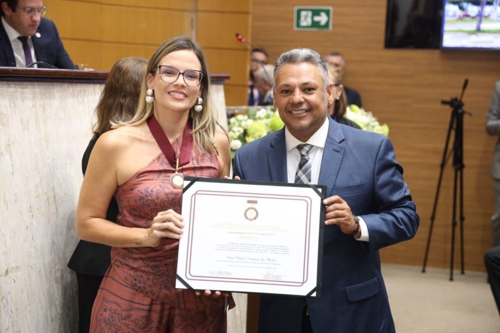 Deputado Ibrain de Valmir homenageia Ana Dulce com Medalha do Mérito de Comunicação