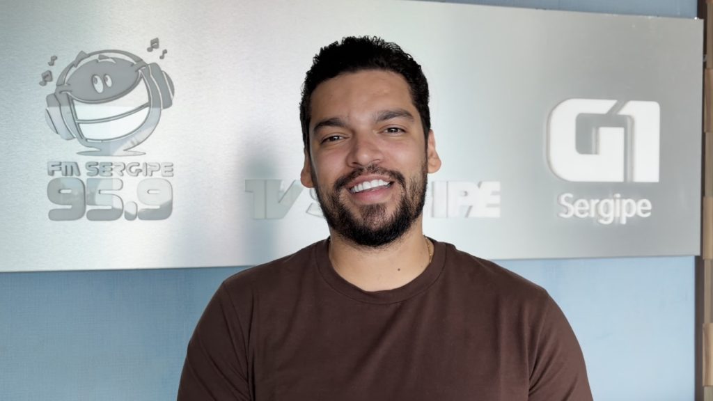 Devinho Novaes se apresenta na Terça do Arrocha no Arraiá do Povo em Aracaju