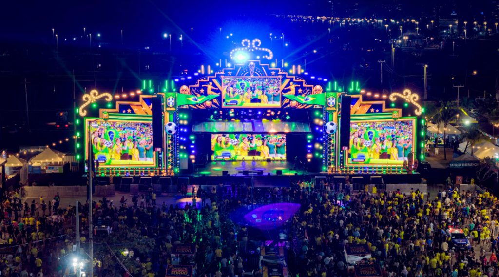 Forró das antigas e Brasil na Copa animam noite do Arraiá do Povo
