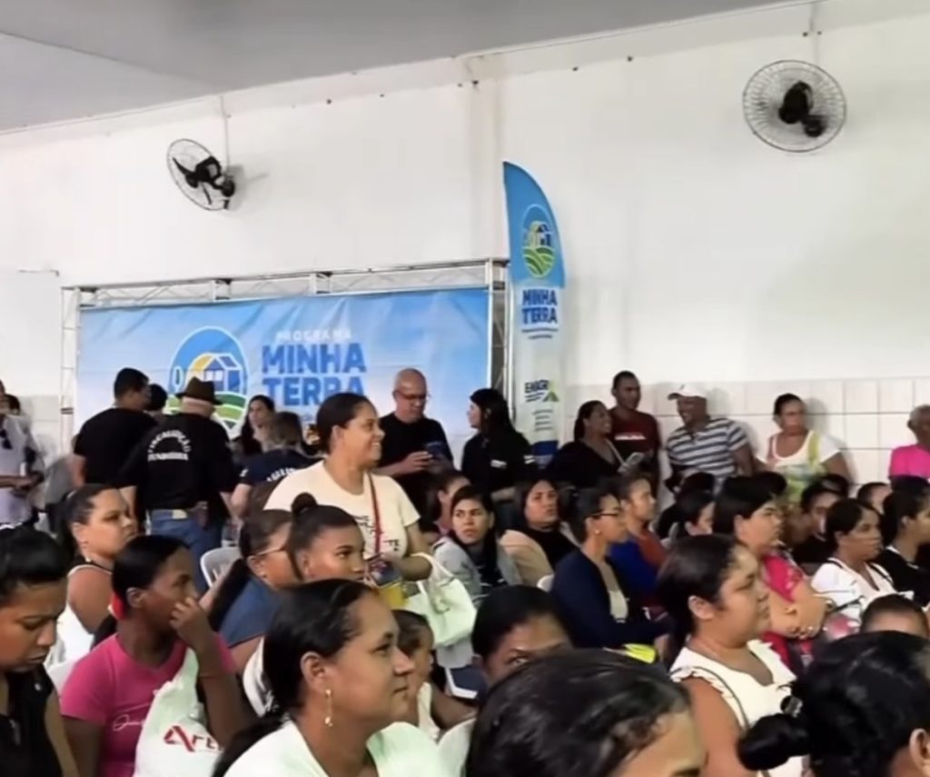 Governo de SE entrega títulos de terra a 20 famílias rurais em Pacatuba