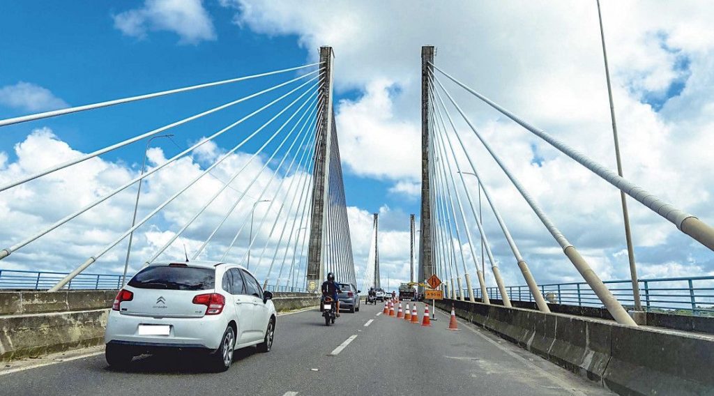 Iluminação cênica na Ponte Construtor João Alves altera tráfego no sentido Aracaju/Barra