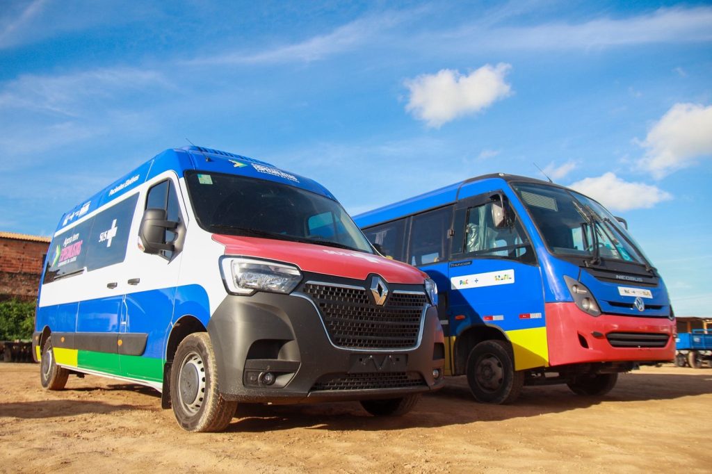 Itabaianinha ganha van e micro-ônibus do PAC para transporte de pacientes do SUS