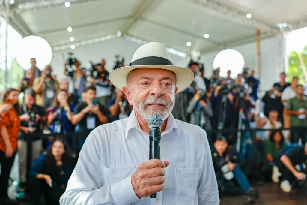 Lula e premiê do Japão discutem acordo de livre comércio no G7