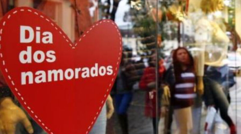 Maioria dos brasileiros vai presentear no Dia dos Namorados, aponta pesquisa