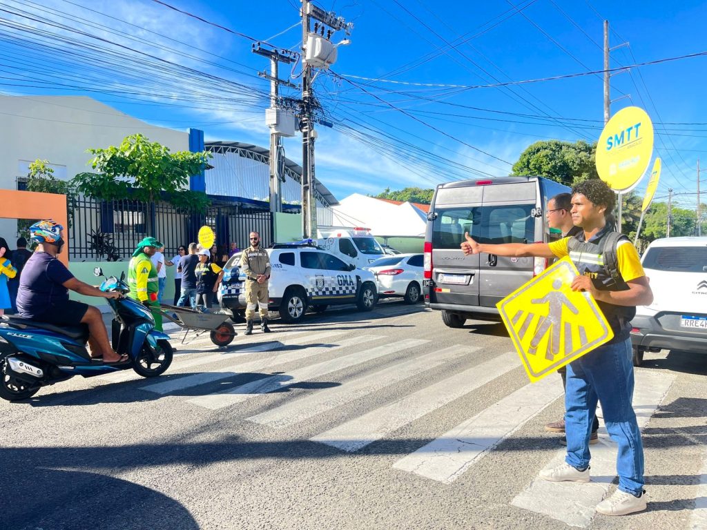 Moradores do Siqueira Campos utilizam serviços da SMTT na edição do Tamo Junto Aracaju