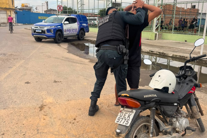 Moto roubada é recuperada em blitz na Avenida Getúlio Vargas, em Tobias Barreto