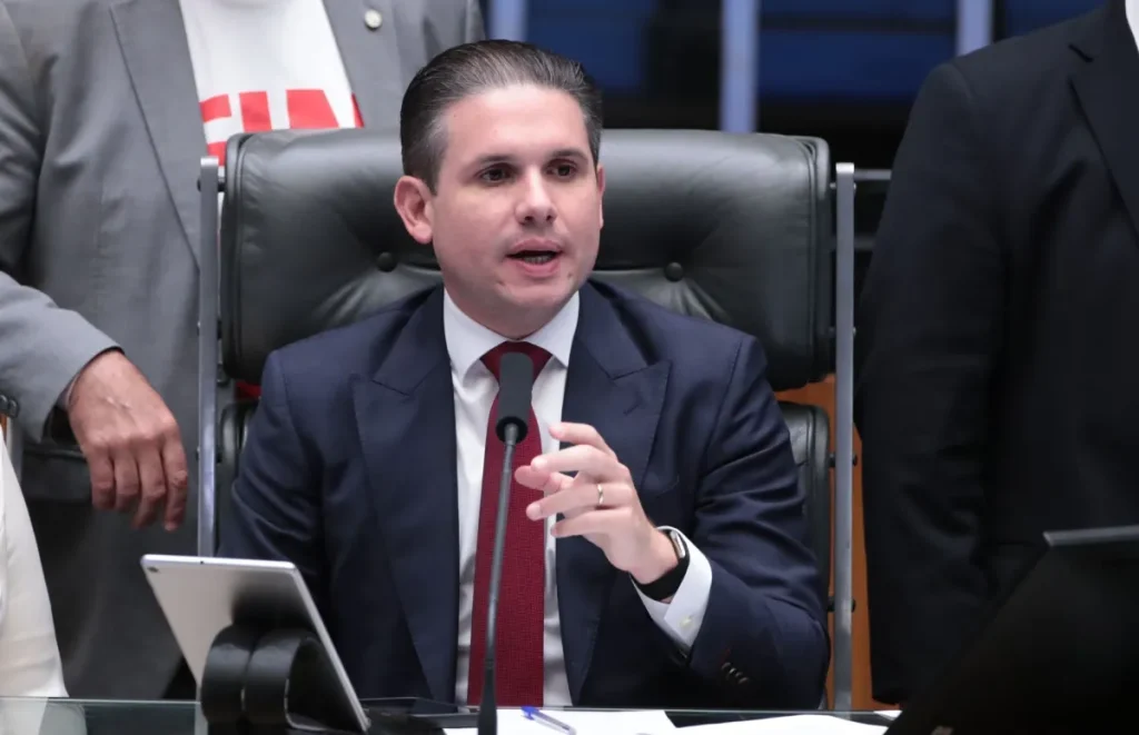 Motta quer votar projeto da escala 6×1 para destravar pauta na Câmara