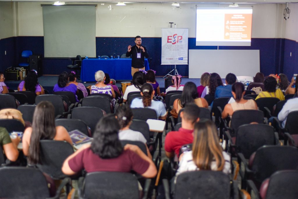 Oficina capacita profissionais de saúde sobre violência contra idosos em Sergipe