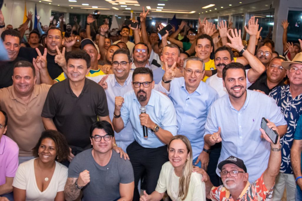Valmir de Francisquinho e Eduardo Amorim recebem apoio de lideranças no Marcos Freire II