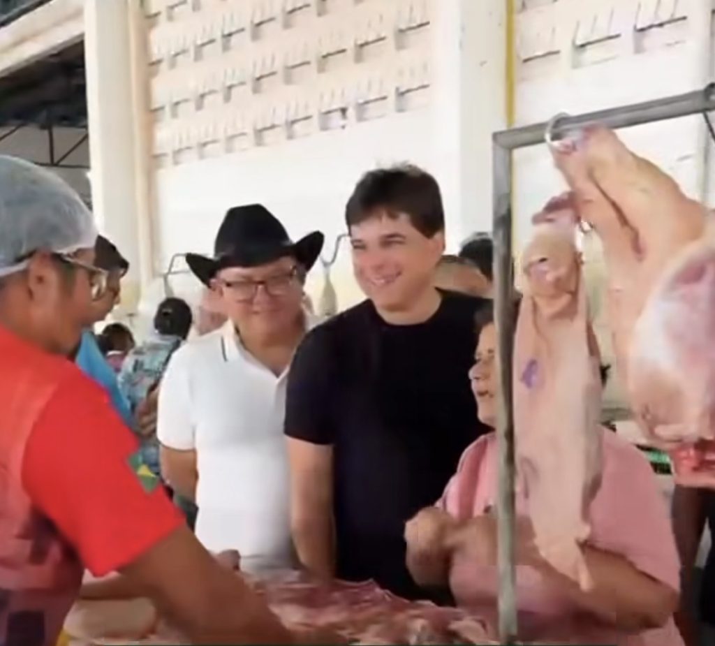 Pré-candidato visita feira de Itaporanga d’Ajuda ao lado de deputada estadual