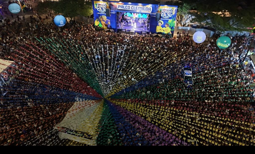 Praça Acrísio Garcez recebe grande público no encerramento do Forró Caju 2026