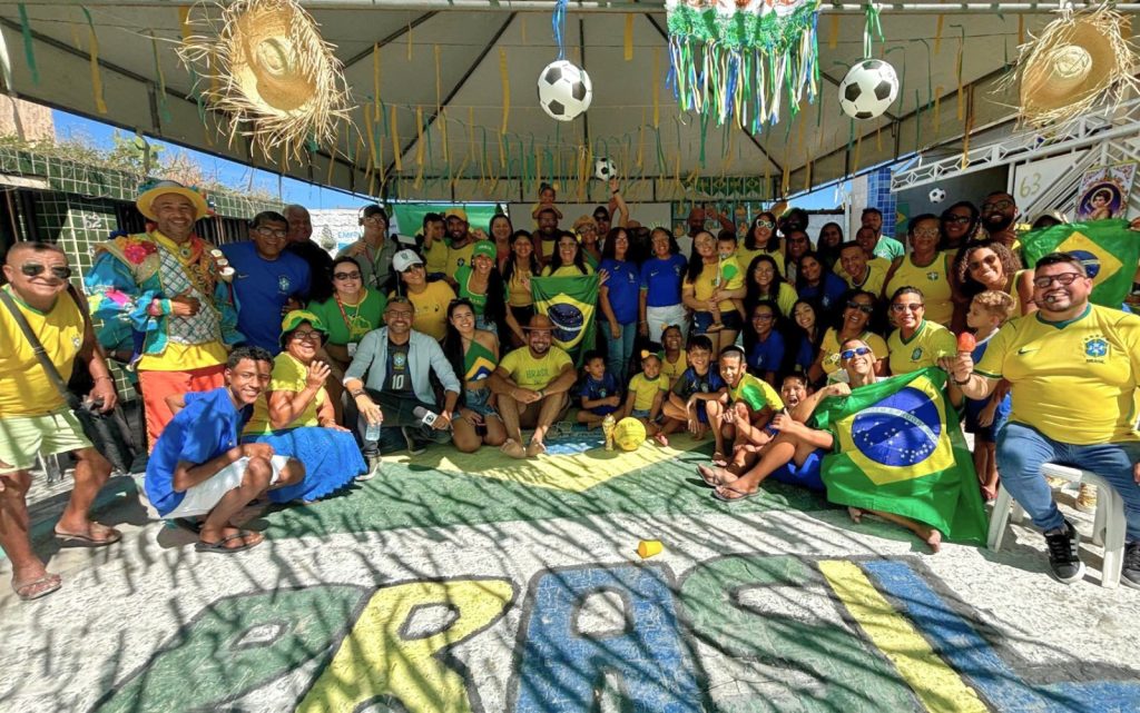 Rua em Aracaju vira palco junino para estreia do Brasil na Copa