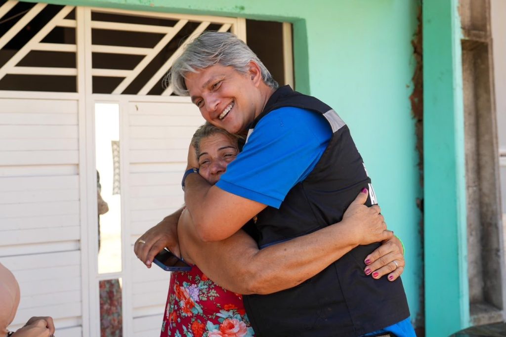 Samuel Carvalho visita bairros de Socorro para fiscalizar obras e ouvir moradores
