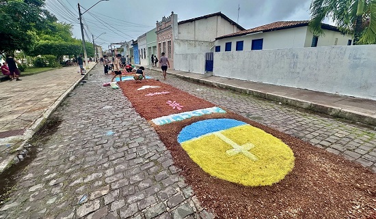 São Cristóvão realiza confecção dos tapetes do Corpus Christi nesta quinta-feira