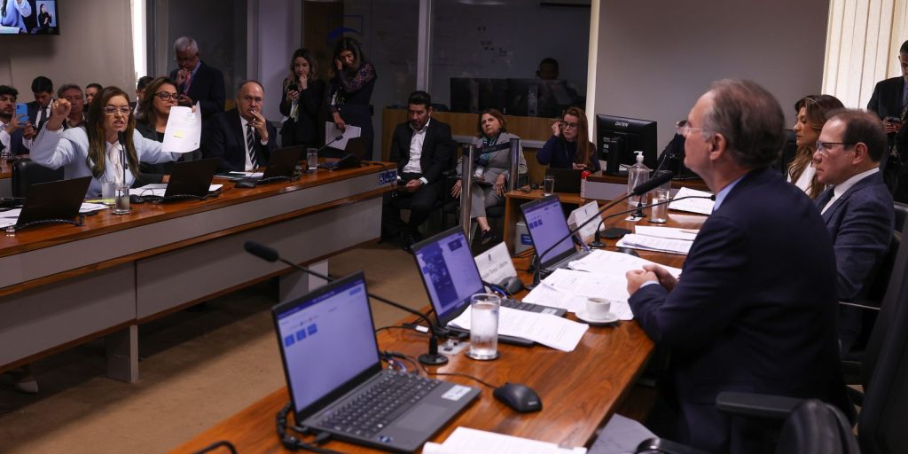 Senadores questionam rombo do BRB após negócio com banco Master
