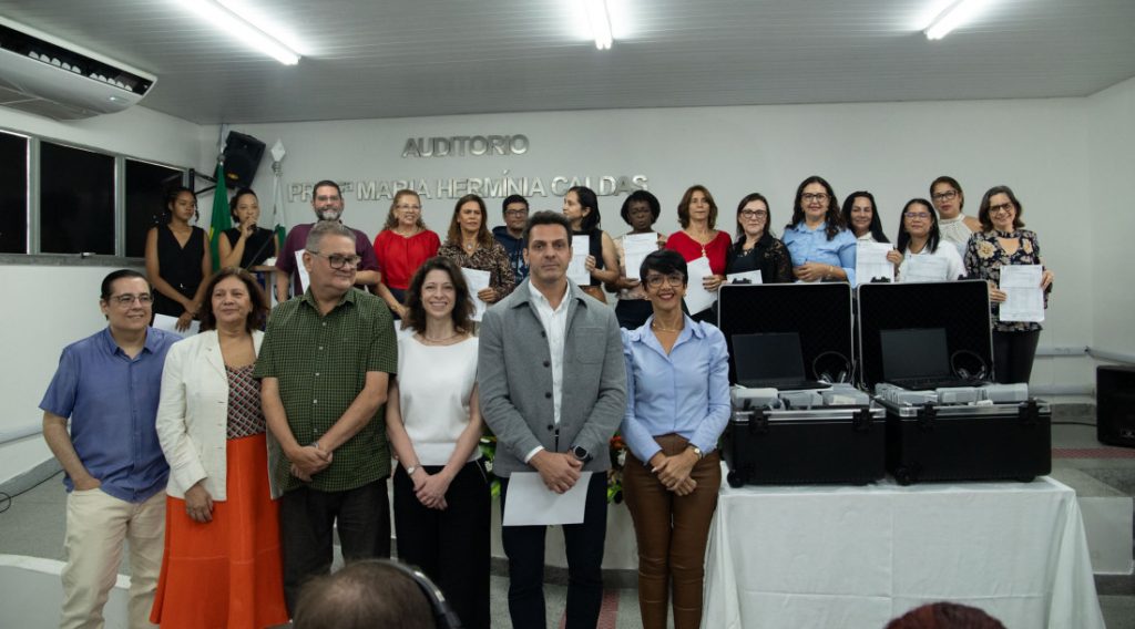 Sergipe entrega 20 kits tecnológicos para ampliar educação digital nas escolas