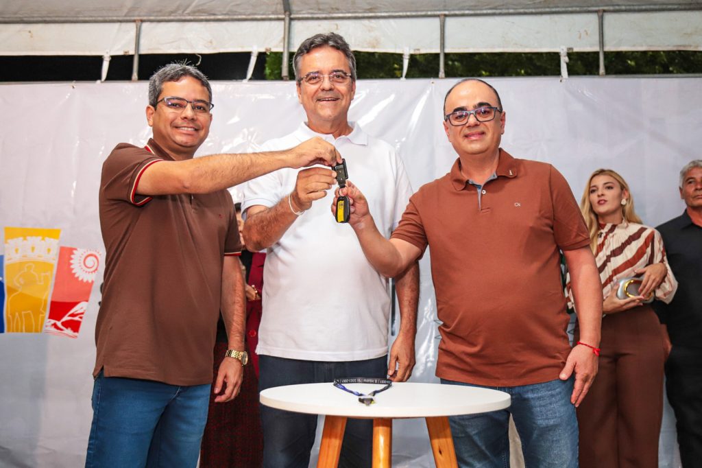 Simão Dias renova frota da saúde com 21 veículos, incluindo ambulâncias e vans