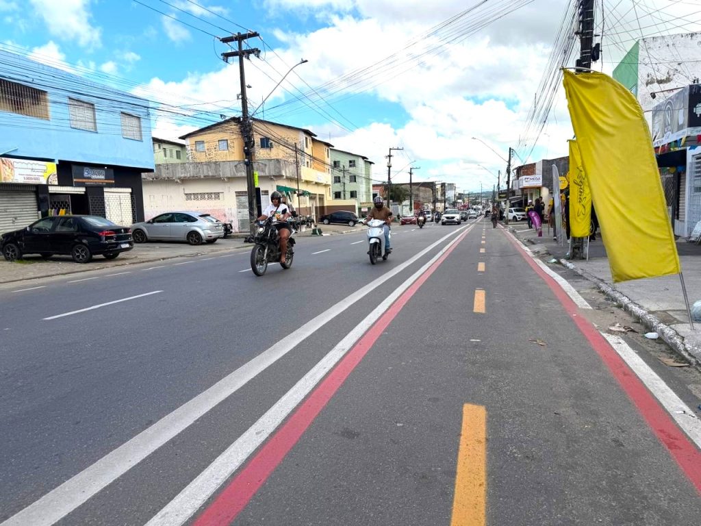 SMTT revitaliza sinalização da avenida Santa Gleide e reforça segurança viária
