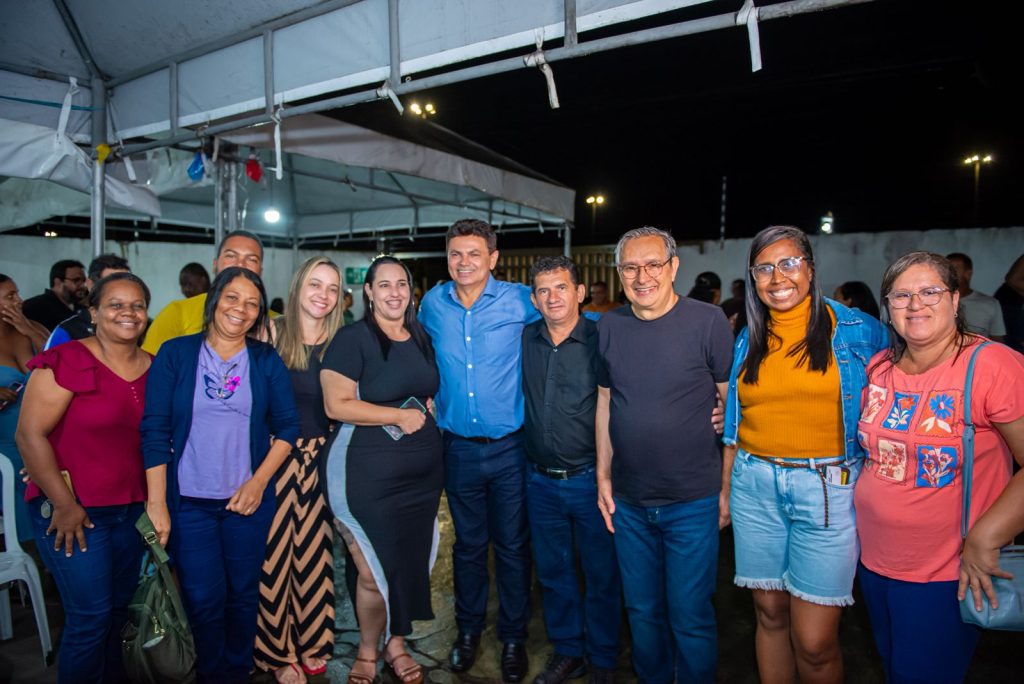 Eduardo Amorim e Valmir de Francisquinho se reúnem com agentes de saúde na zona Norte de Aracaju