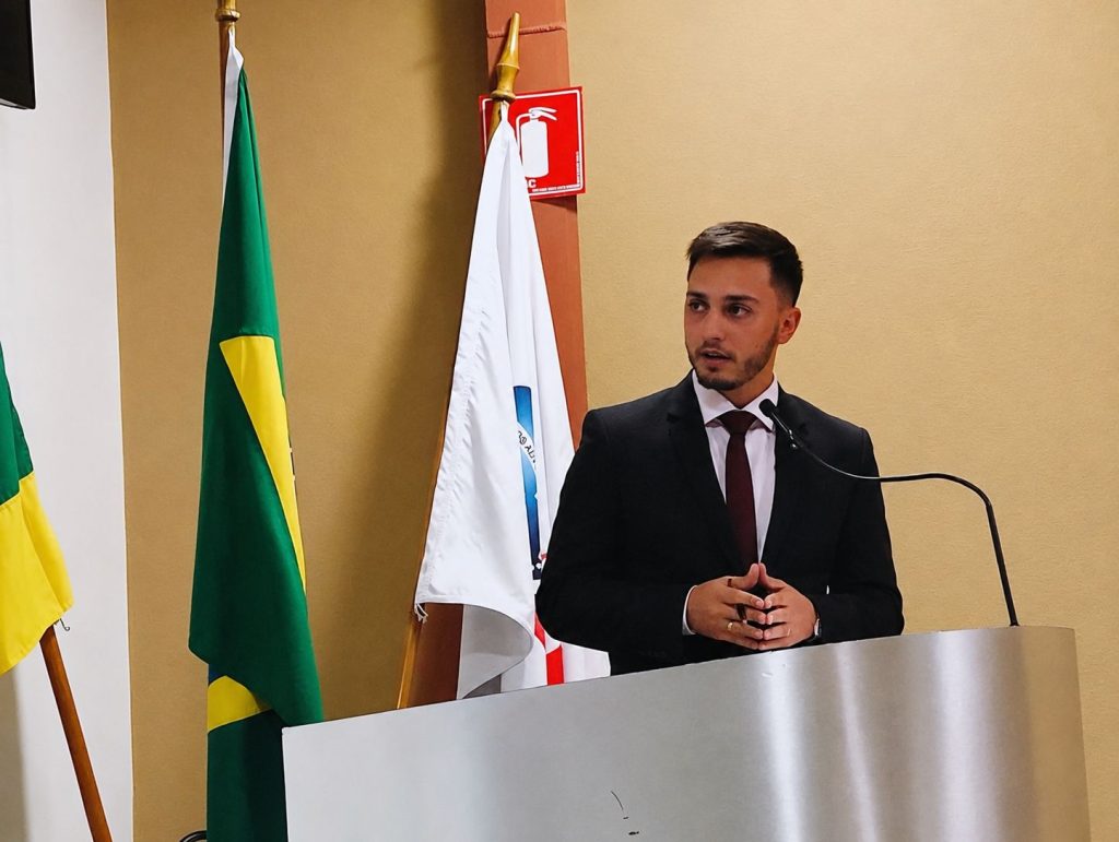 Inteligência Artificial, fake news e eleições de 2026: Rafael Leão leva ao UVB Brasil debate sobre os novos desafios da democracia