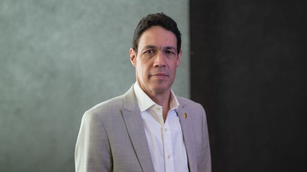 Reforma tributária exigirá adaptação do mercado imobiliário, avalia Jorge Santos, presidente da ABMI
