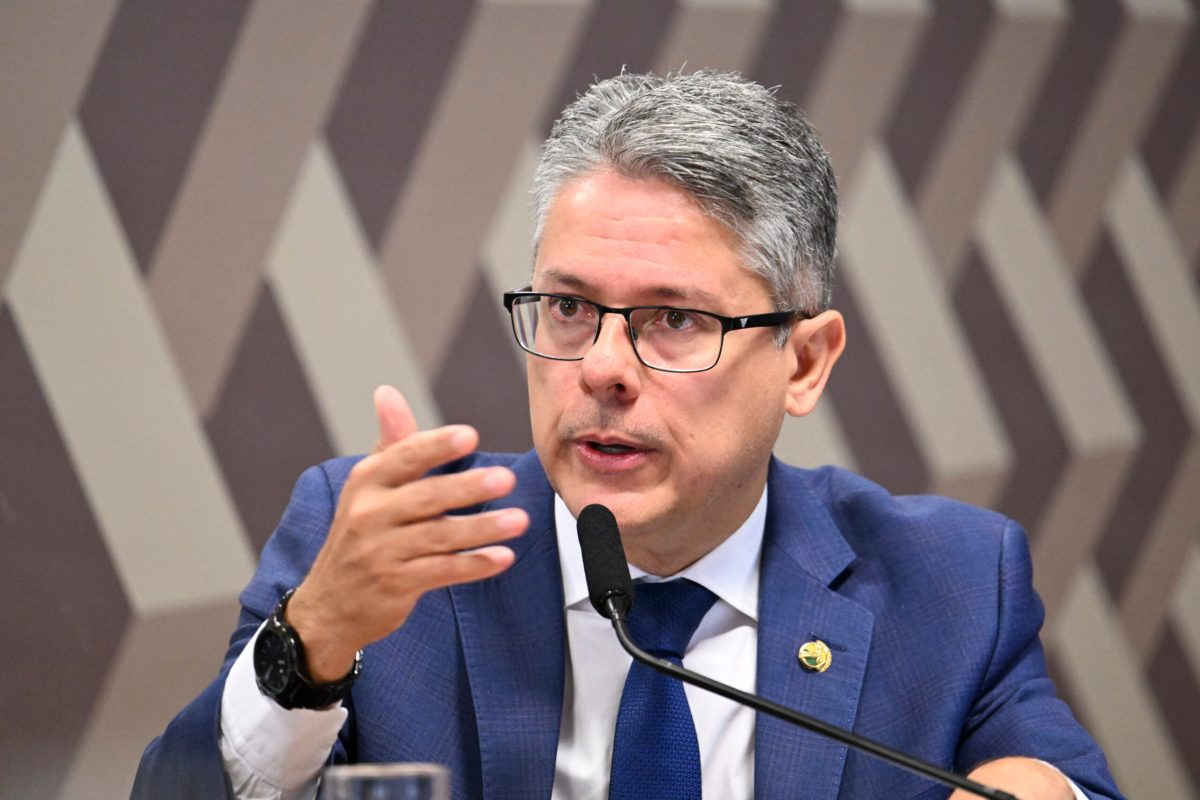 Alessandro Vieira protocola 16 projetos e entra no top 5 do Senado