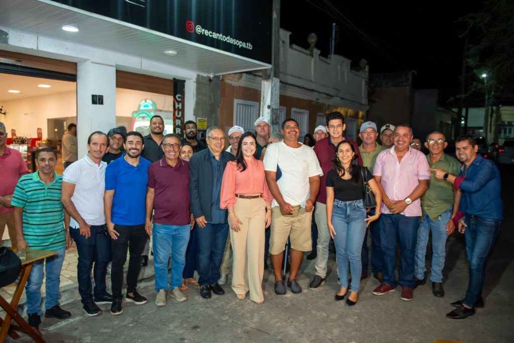 Em Tobias Barreto, Eduardo Amorim ouve reclamações sobre o serviço público de saúde