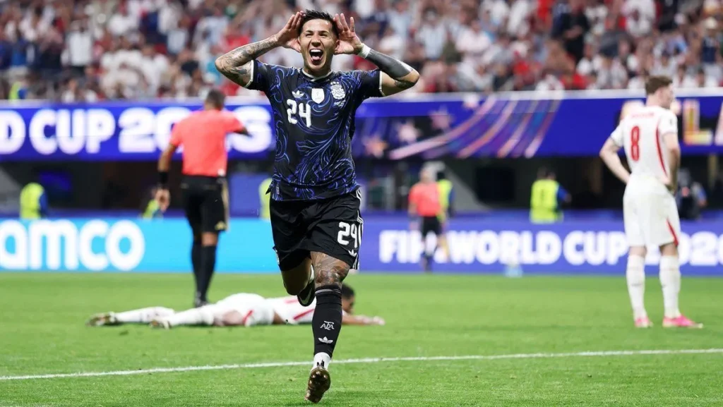 Argentina vence Inglaterra e avança para a final da Copa do Mundo de 2026