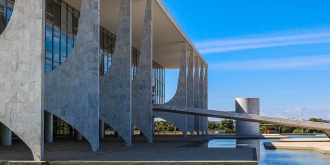 Brasil poderá acionar Lei de Reciprocidade em resposta a tarifas dos EUA