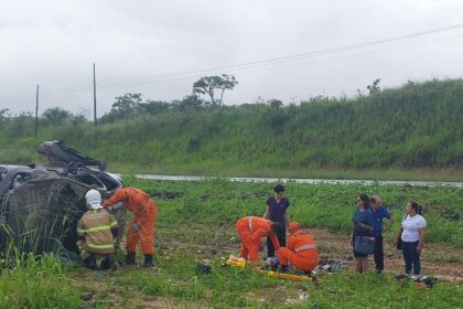 Caminhoneiro permanece internado após tombamento na BR 385
