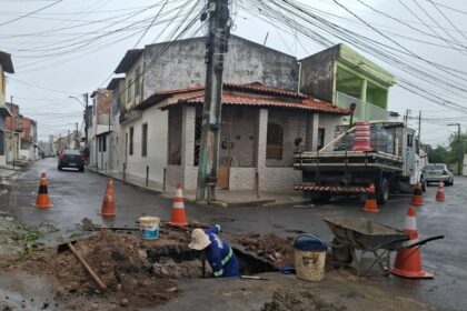 Emurb realiza manutenção da drenagem em 16 bairros de Aracaju