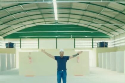 Prefeito Petinho vistoria obras do Mercado da Farinha e nova praça em Riachuelo