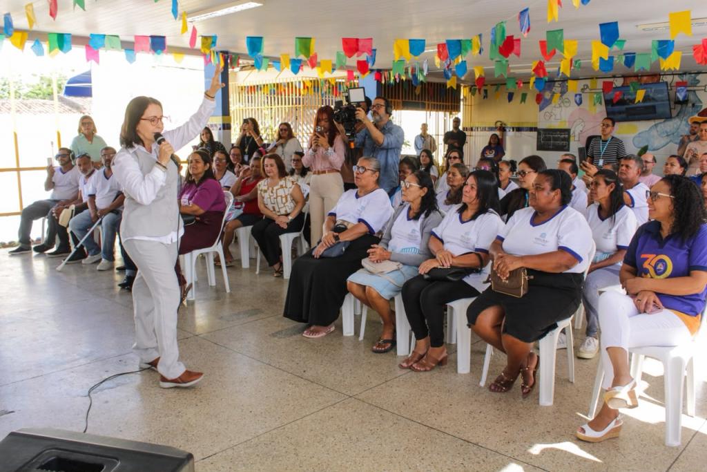 Prefeitura de Aracaju lança Bolsa Aju para Educação de Jovens e Adultos