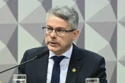 Senador Alessandro Vieira classifica ação da PGR como tentativa de intimidação