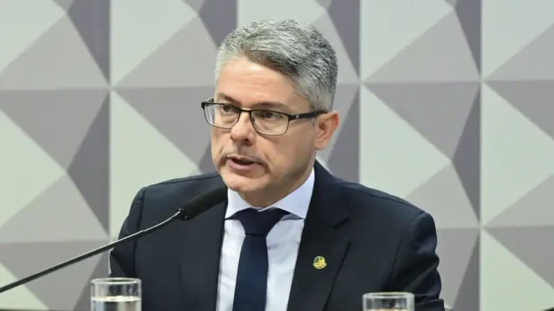 Senador Alessandro Vieira classifica ação da PGR como tentativa de intimidação
