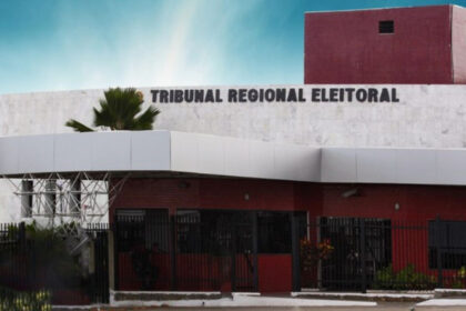TRE cassou mandatos do prefeito e vice de Simão Dias por abuso de poder econômico