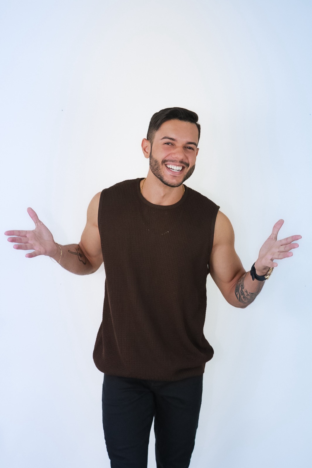 Do arrocha ao mundo: cantor baiano com raízes em Sergipe viraliza com releitura de Harry Styles