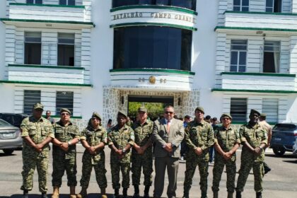 Emoção e patriotismo marcam o Dia do Soldado com presença do GVEb no 28º Batalhão de Caçadores