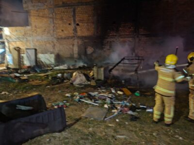 Bombeiros apagam incêndio em barraco na Av. Visconde de Maracaju
