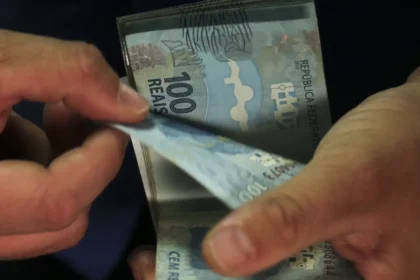 CAIXA libera R$ 4,6 bi do Abono Salarial para nascidos em novembro e dezembro